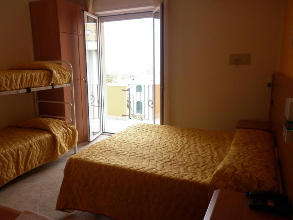 Hotel Cristall Сан-Бенедетто-дель-Тронто Екстер'єр фото